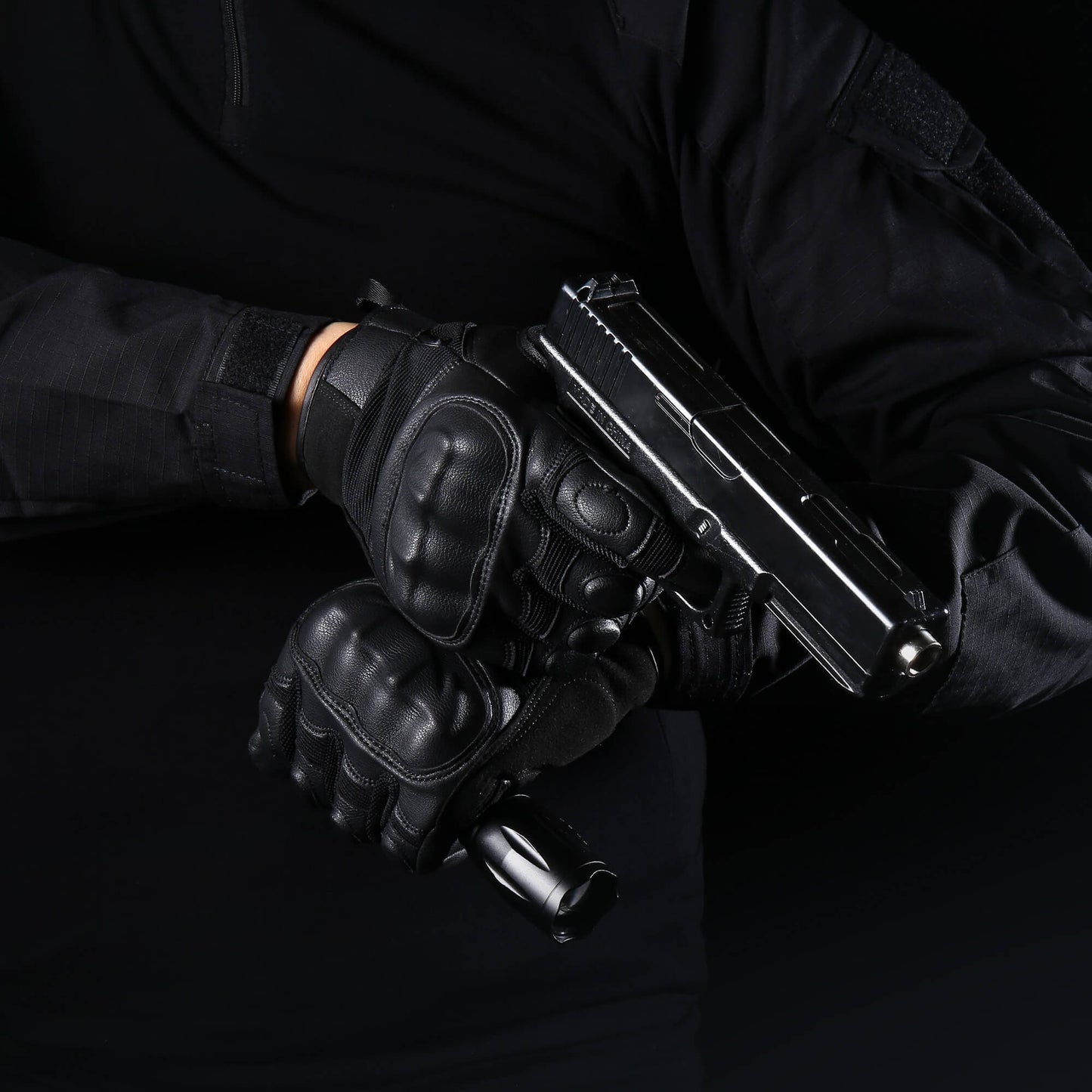 Stylish and functional tactical gloves