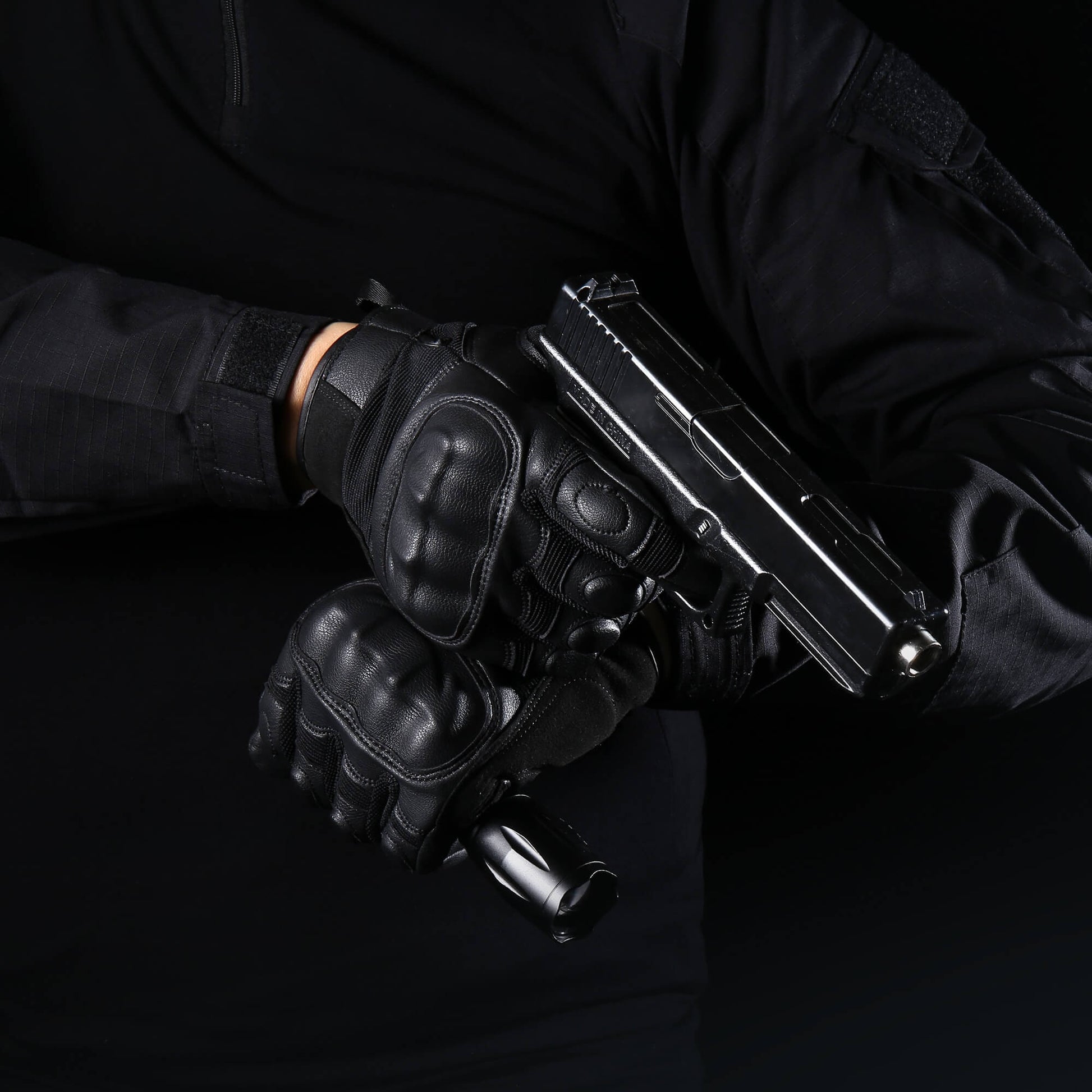 Stylish and functional tactical gloves