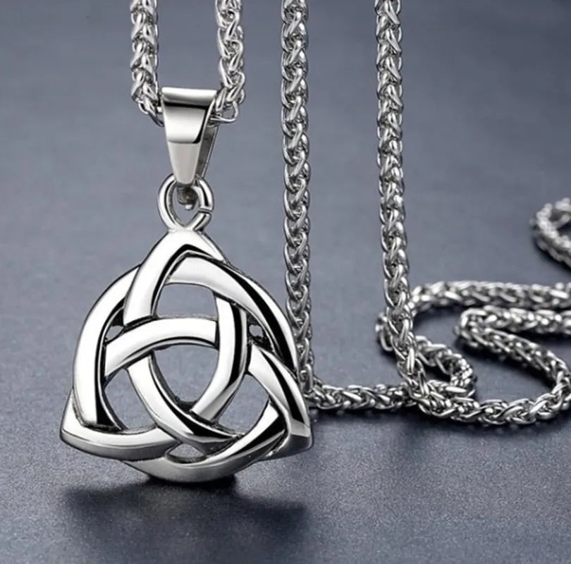 Close-up of the Celtic Trinity Knot Necklace in silver optic, showcasing the intricate interwoven design symbolizing eternal spiritual life.